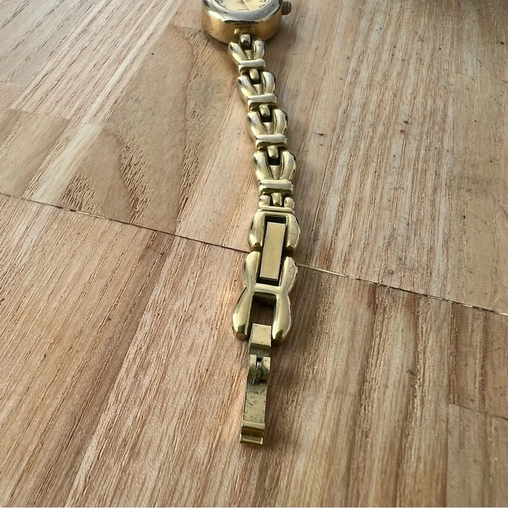 Timex essentials ladies oval gold tone bracelet watch NEW BATTERY